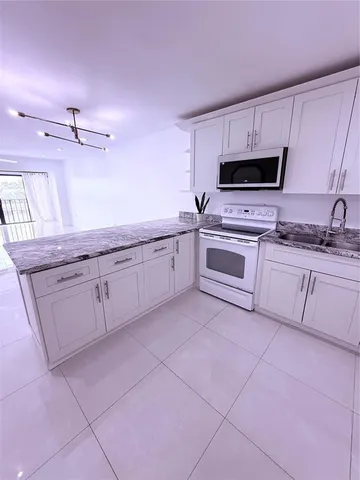 $2,295 | 4272 Deste Court, Unit 308, Lake Worth, FL 33467