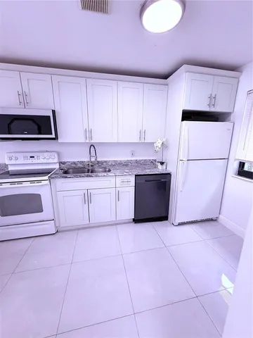 $2,295 | 4272 Deste Court, Unit 308, Lake Worth, FL 33467