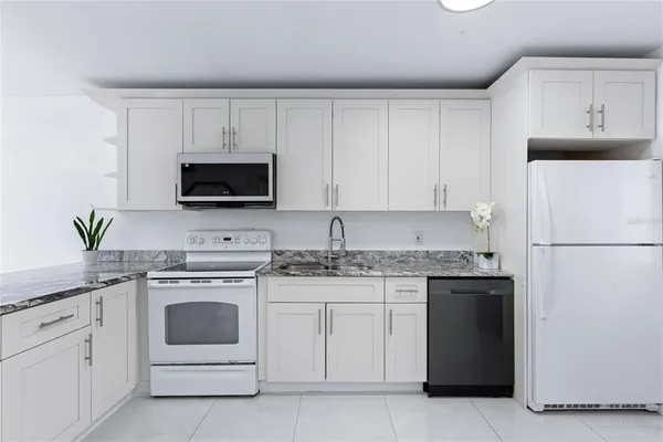 $2,295 | 4272 Deste Court, Unit 308, Lake Worth, FL 33467