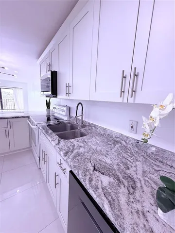 $2,295 | 4272 Deste Court, Unit 308, Lake Worth, FL 33467