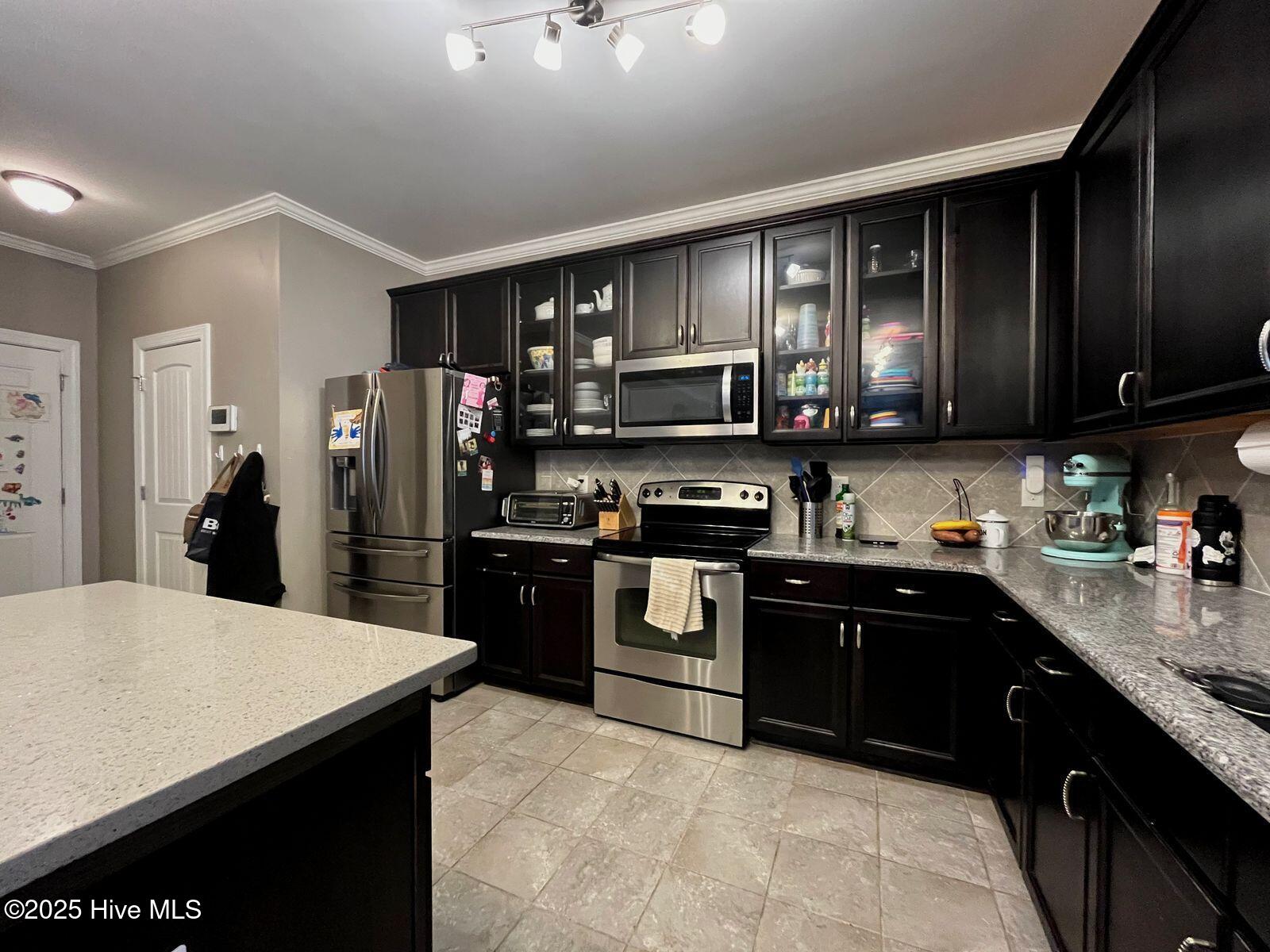 582 Century Drive Cameron, NC 28326 - Photo 11 of 36 582 kicthen 10