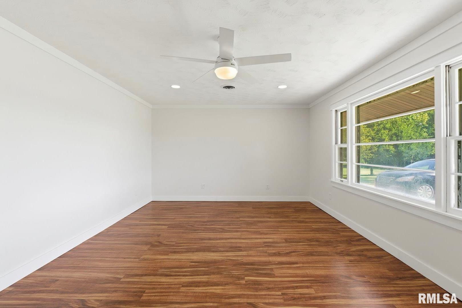 2585 Market Road Marion, IL 62959 - Photo 6 of 29