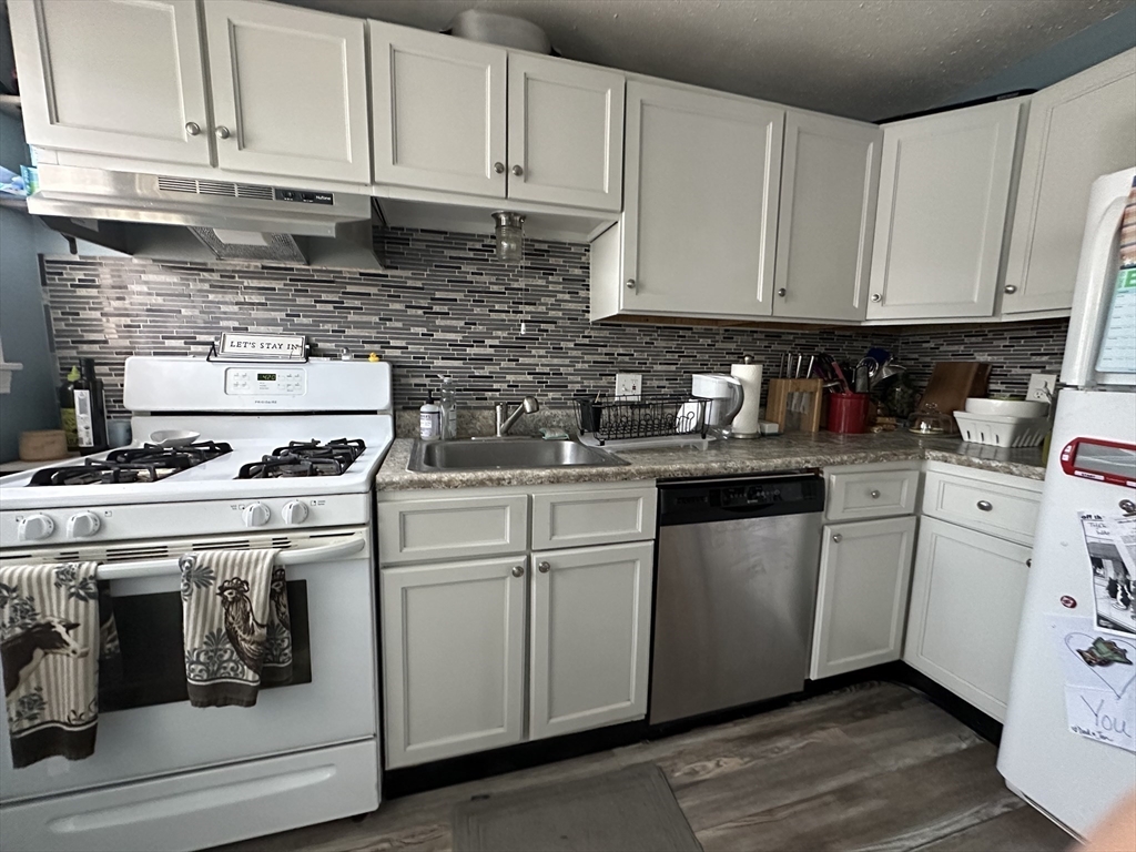 18 Colony Road, Unit 18 West Springfield, MA 01089 - Photo 4 of 25 Gallery Image 4
