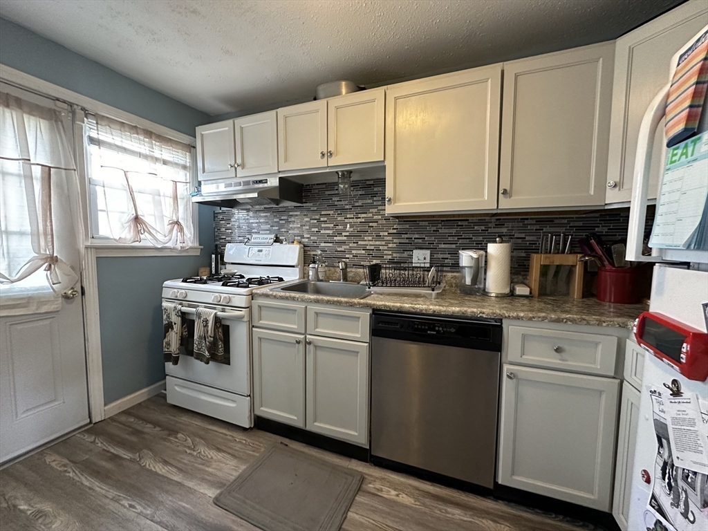 18 Colony Road, Unit 18 West Springfield, MA 01089 - Photo 5 of 25 Gallery Image 5