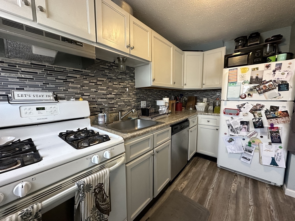 18 Colony Road, Unit 18 West Springfield, MA 01089 - Photo 6 of 25 Gallery Image 6