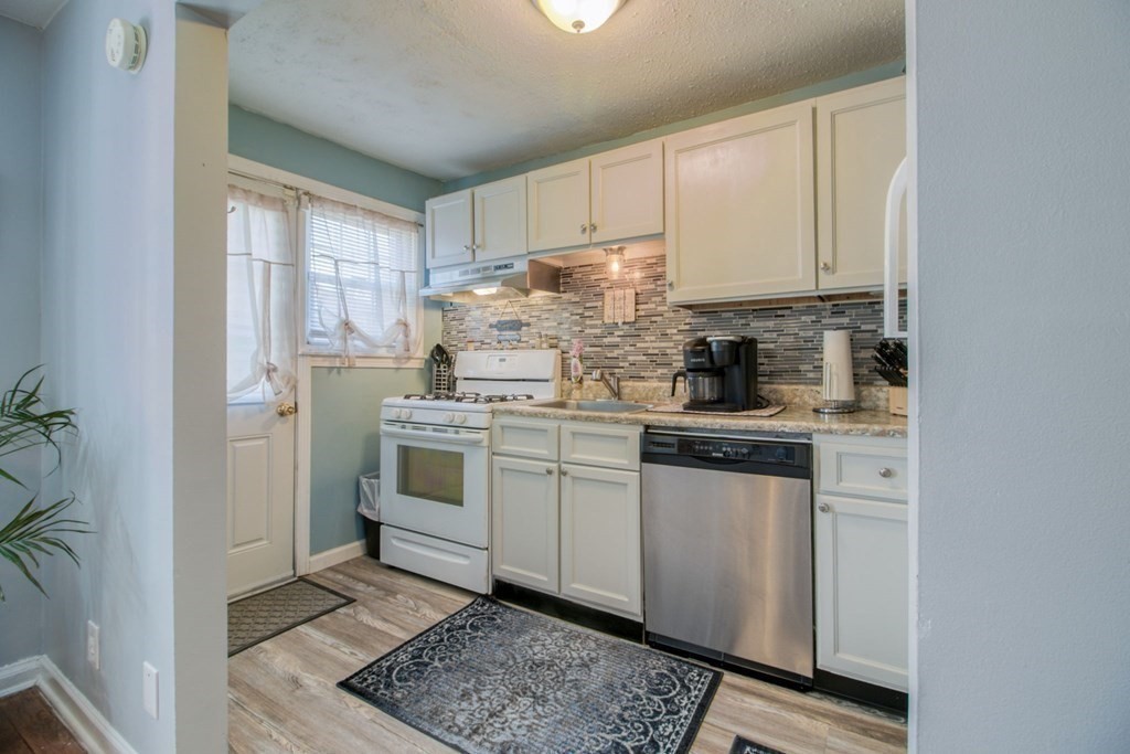 18 Colony Road, Unit 18 West Springfield, MA 01089 - Photo 7 of 25 Gallery Image 7
