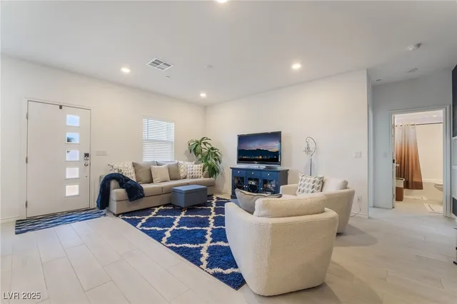 $2,500 | 292 Whitney Crest Street, Henderson, NV 89015