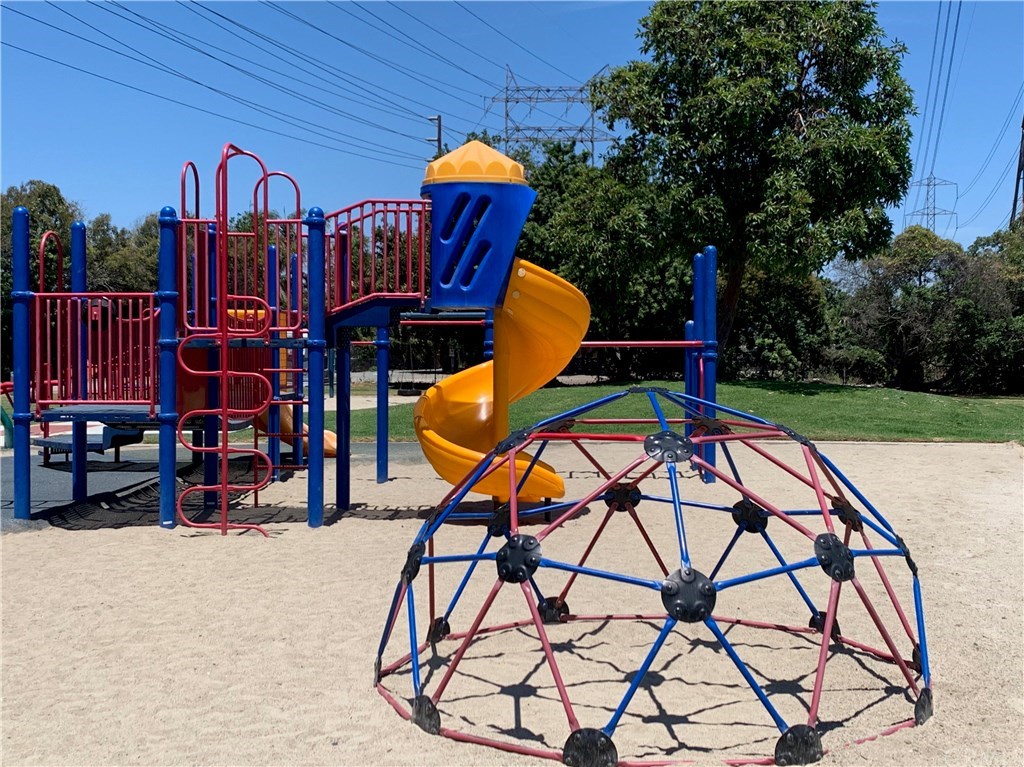 273 Harvard Lane Seal Beach, CA 90740 - Photo 25 of 43