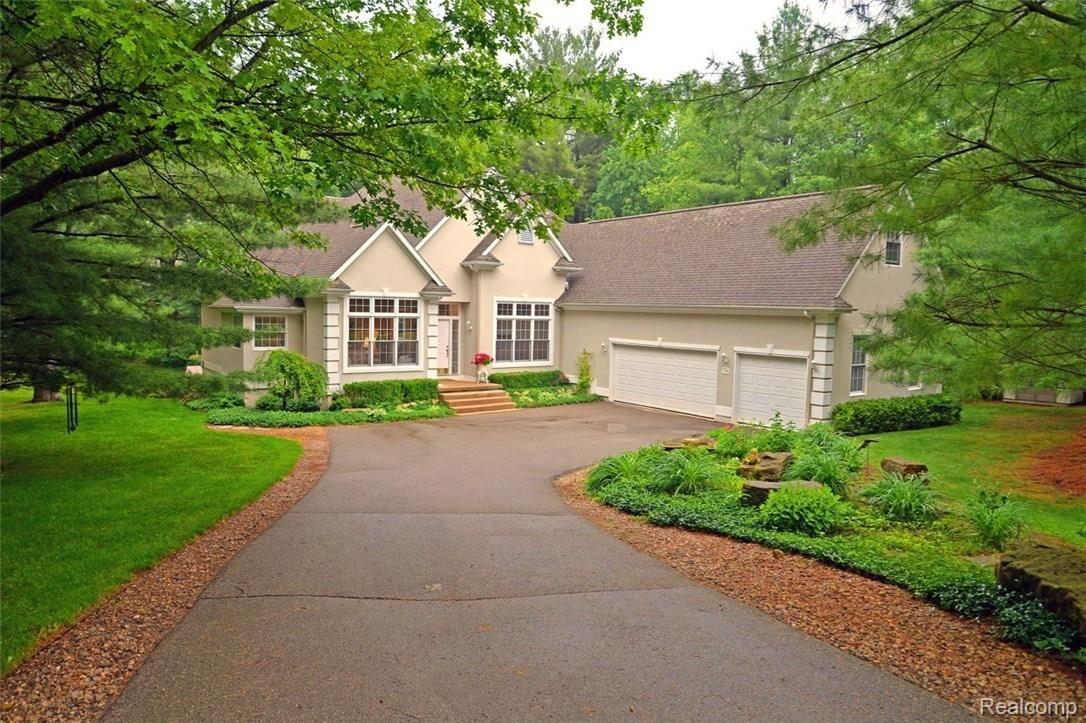 330 Ridgemont Road Oxford, MI 48370 - Photo 1 of 48 3 Car Attached Garage