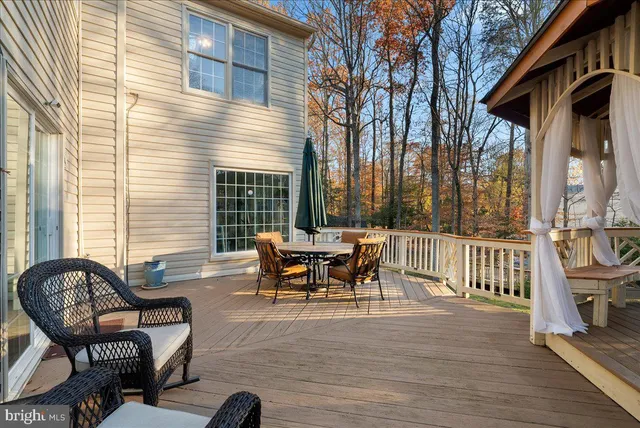 a view of a yard with basketball court