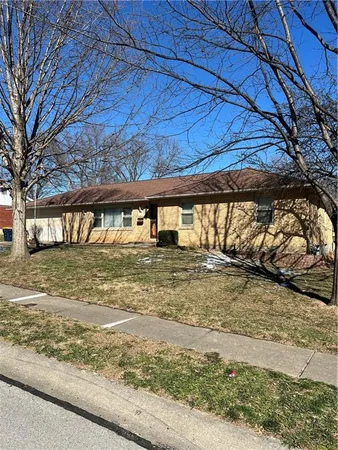 $315,000 | 8613 Northeast Boone Street, Kansas City, MO 64155