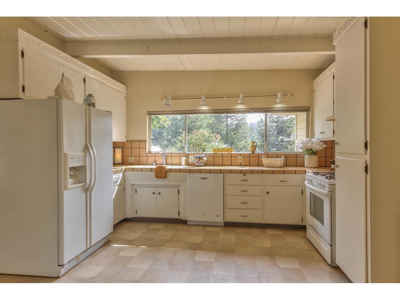 371 Paradise Road Salinas, CA 93907 - Photo 11 of 32 Gallery Image 11