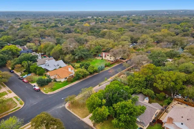 $2,400 | 9312 Roxanna Drive, Austin, TX 78748