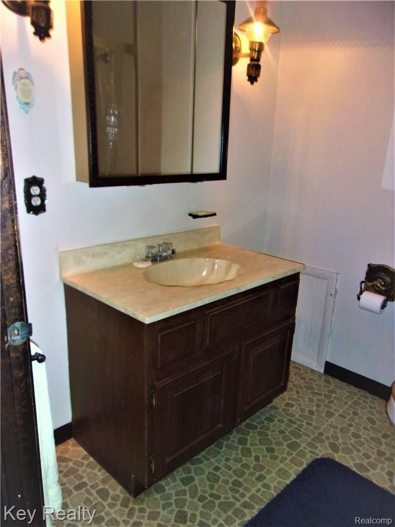 35455 Wick Road Romulus, MI 48174 - Photo 23 of 36 2013-04-05 07.10