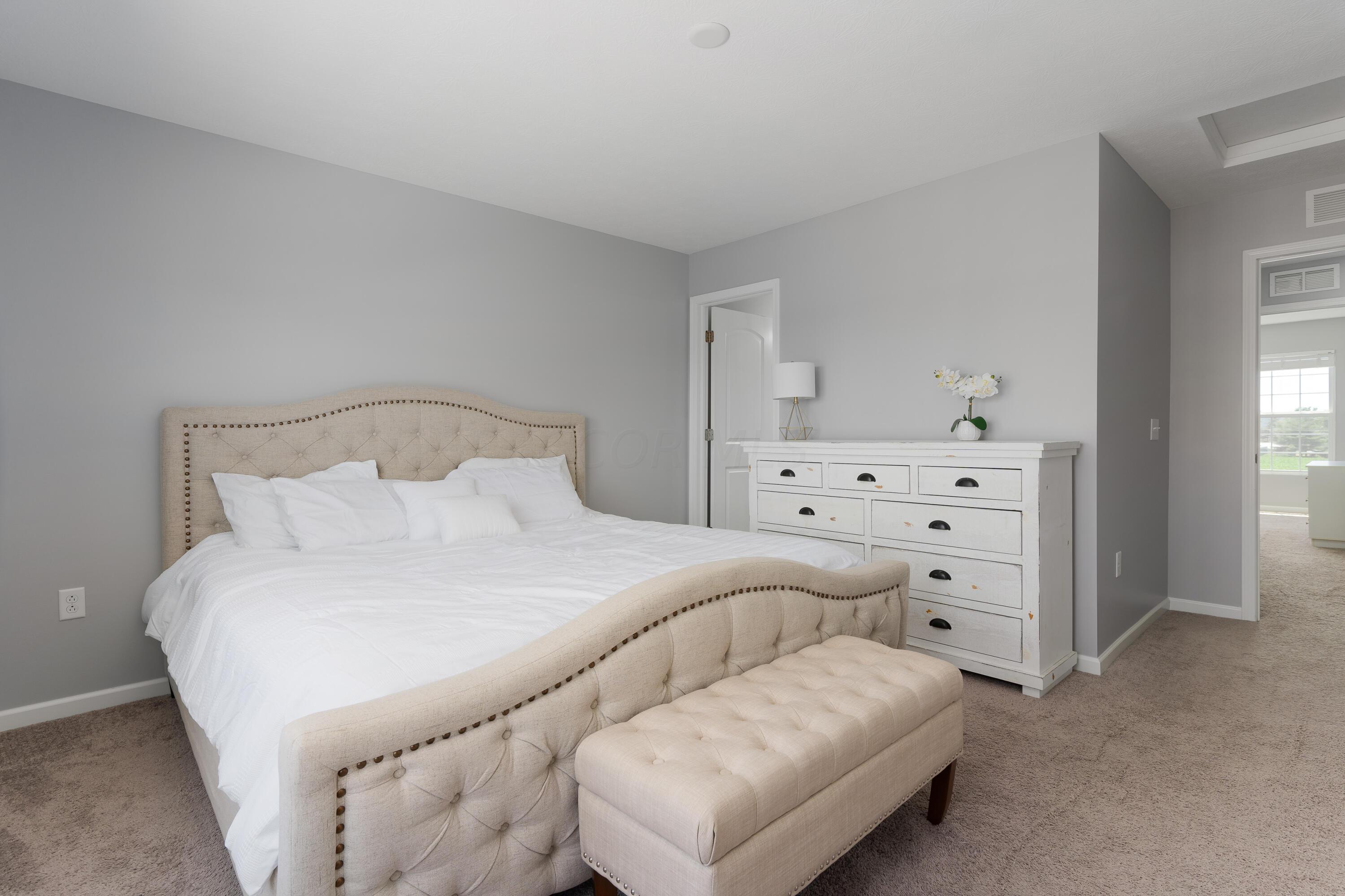 487 Autumn Ridge Circle Pickerington, OH 43147 - Photo 21 of 32 Primary suite