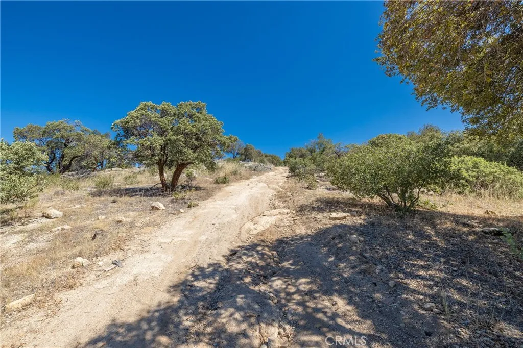 49 Old Yosemite Road Oakhurst, CA 93644 - Photo 22 of 41