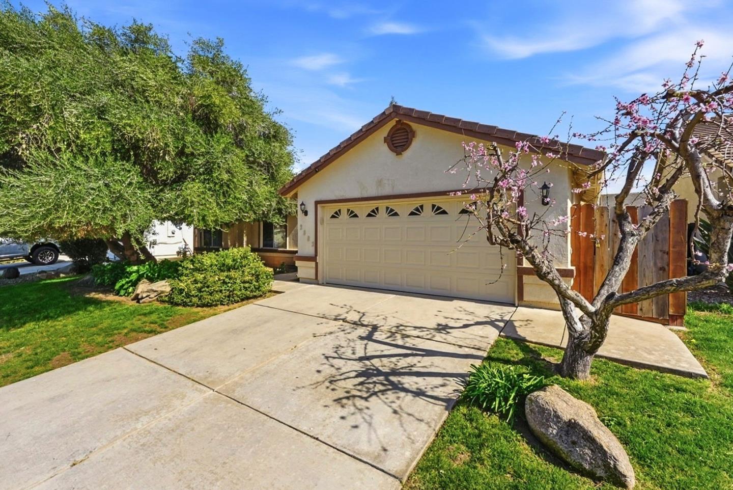 3882 Pintail Court Merced, CA 95340 - Photo 3 of 21 front view of a house with a yard
