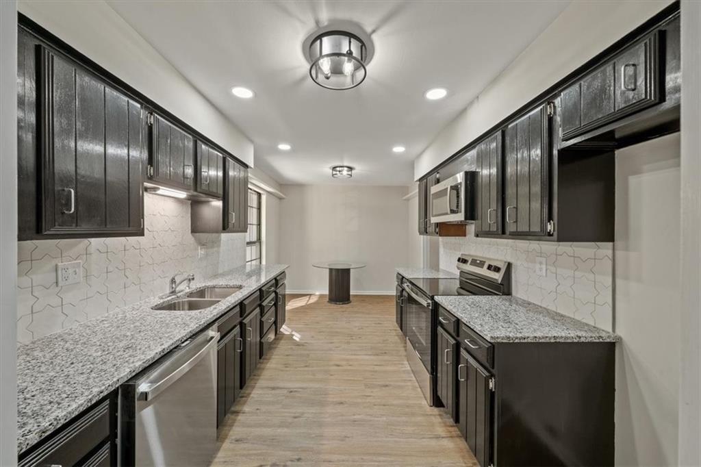 10248 CedarBrooke Lane Kansas City, MO 64131 - Photo 4 of 23