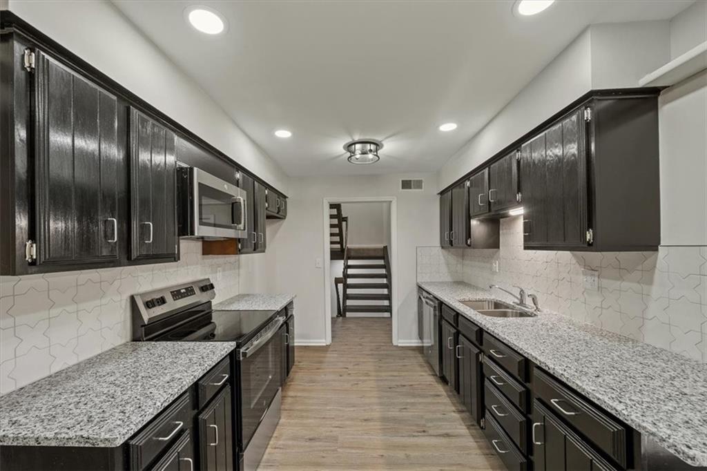 10248 CedarBrooke Lane Kansas City, MO 64131 - Photo 7 of 23