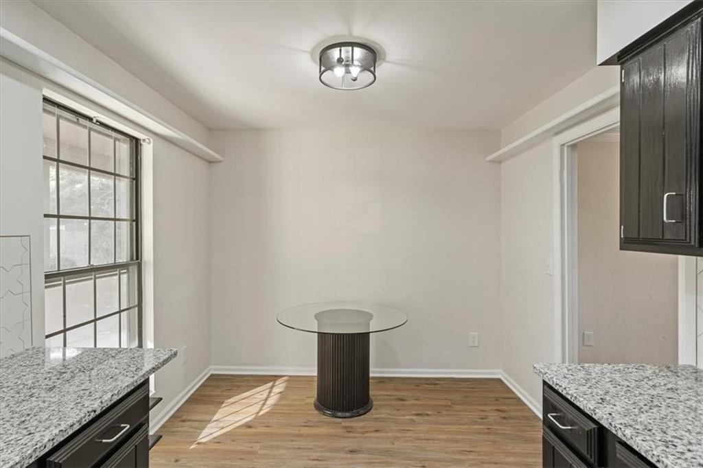 10248 CedarBrooke Lane Kansas City, MO 64131 - Photo 8 of 23