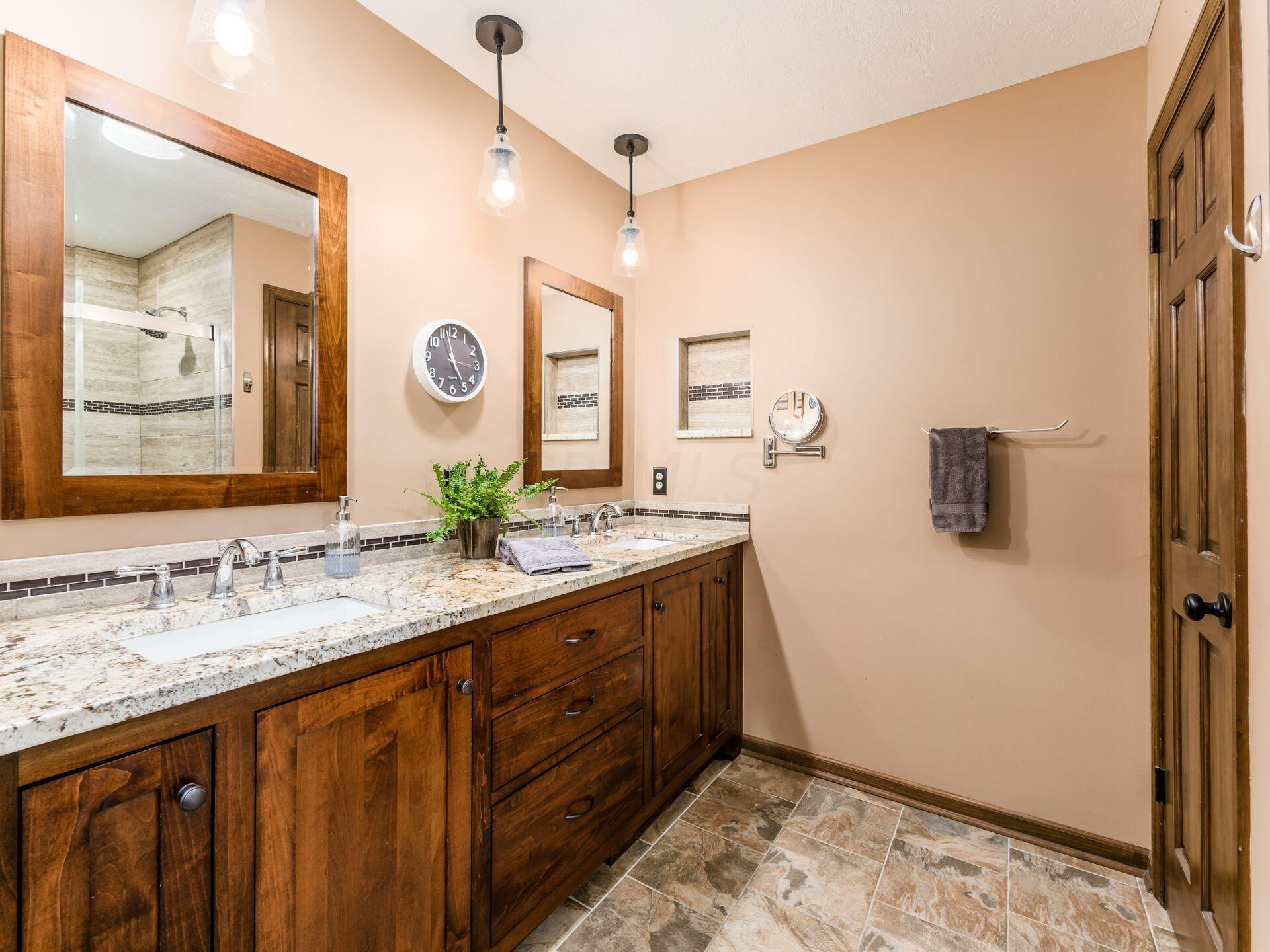 122 Ravine Road Powell, OH 43065 - Photo 24 of 42 Owner's Bath