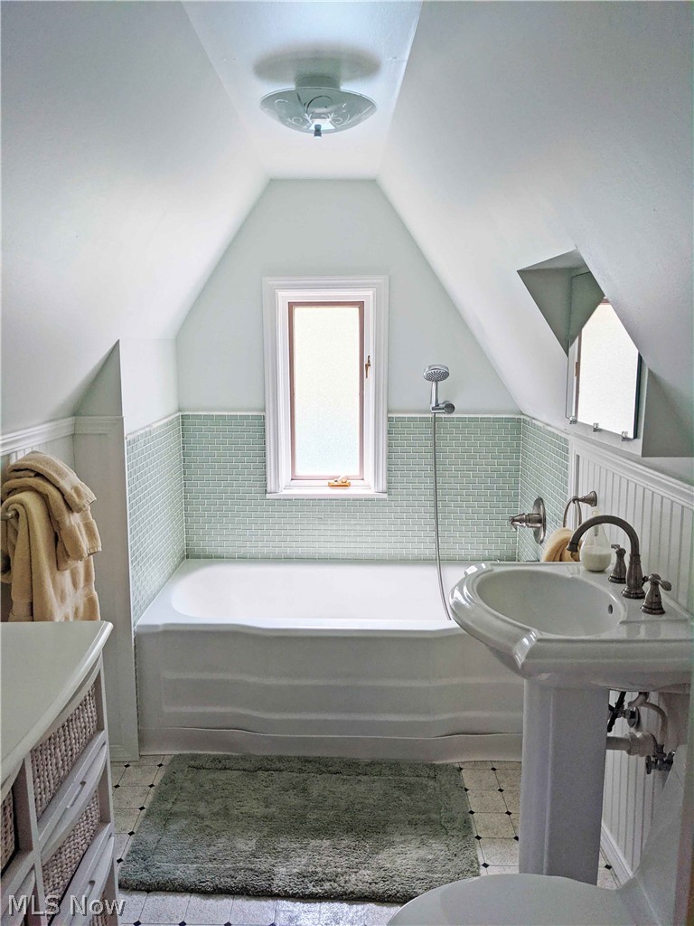 21359 Eaton Road Cleveland, OH 44126 - Photo 14 of 20 2nd Floor Full Bathroom