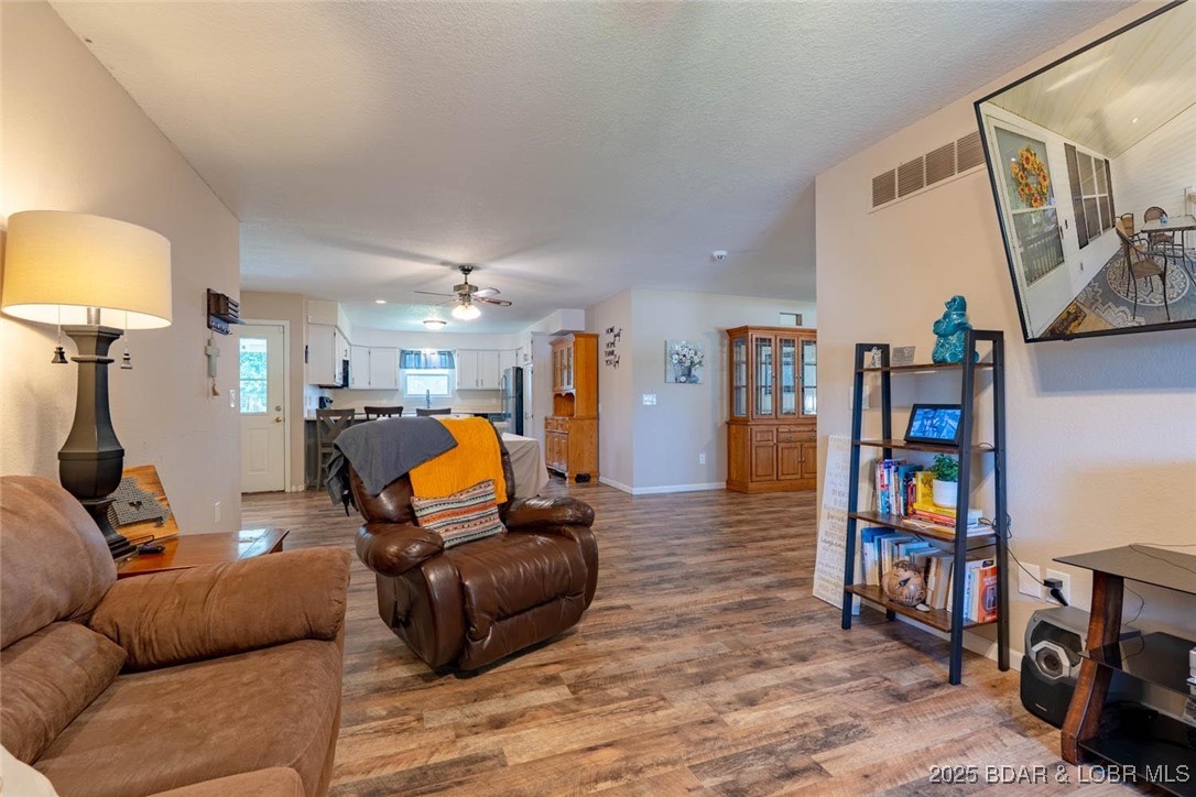 2526 North Business Rte 5 Camdenton, MO 65020 - Photo 6 of 46 Cozy living room