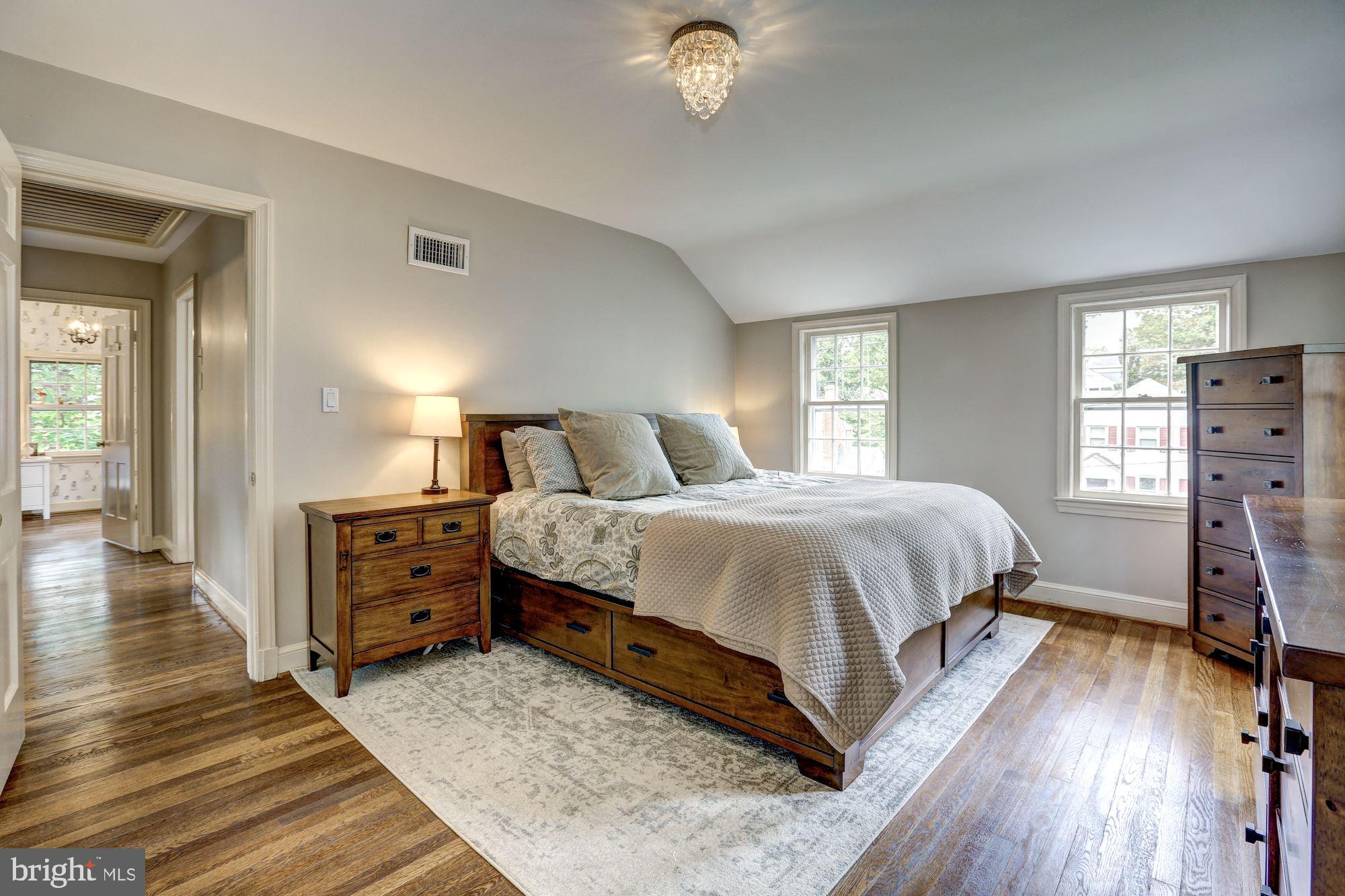 5908 Gloster Road Bethesda, MD 20816 - Photo 17 of 40 Owner's Suite