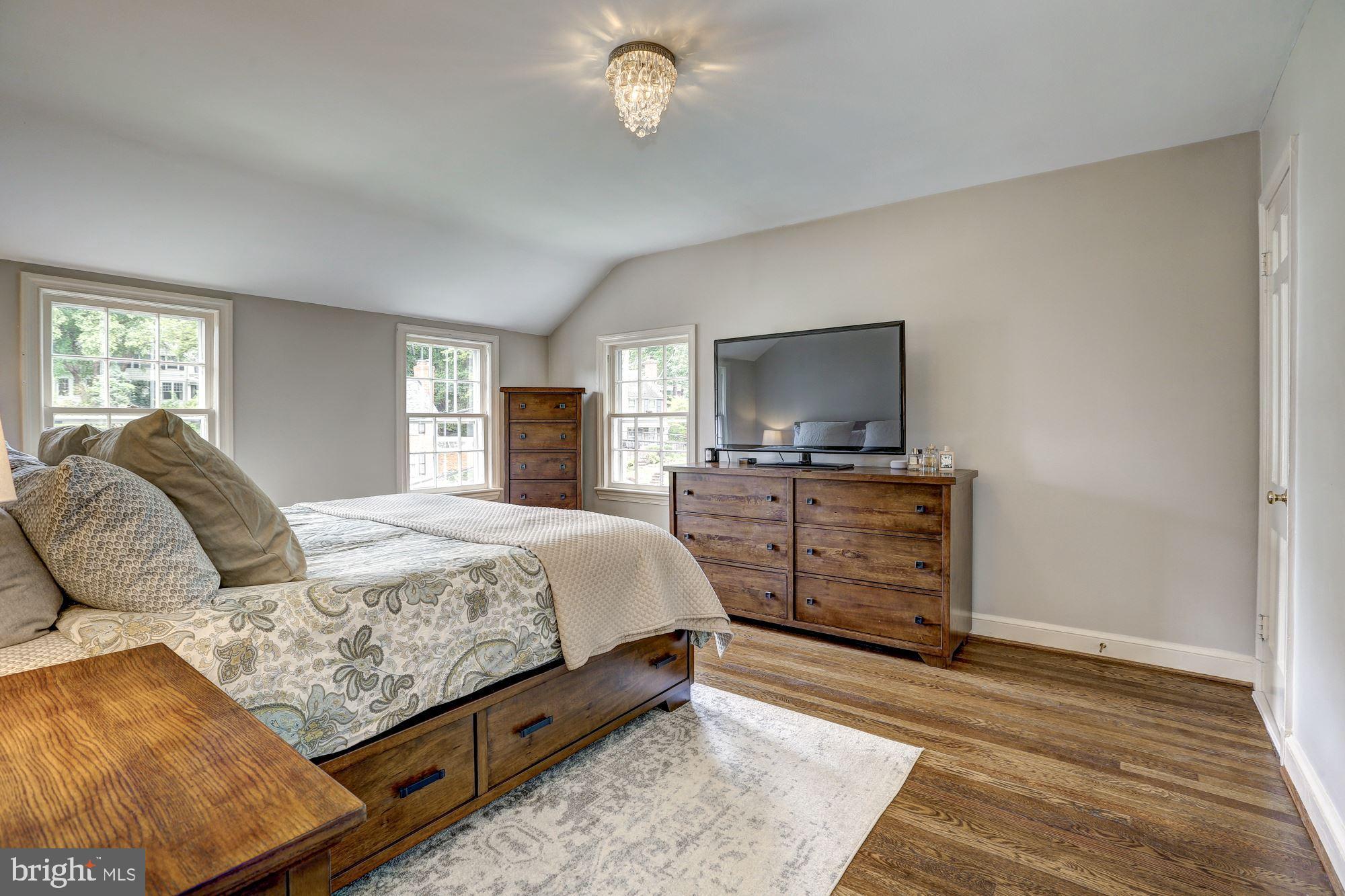 5908 Gloster Road Bethesda, MD 20816 - Photo 18 of 40