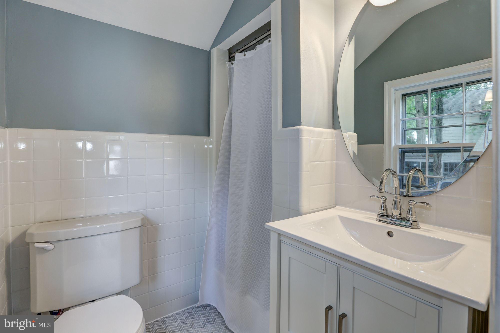 5908 Gloster Road Bethesda, MD 20816 - Photo 20 of 40 Renovated Owner's Bath