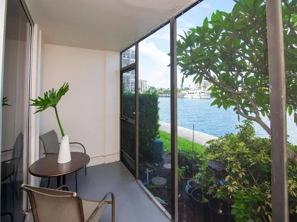 $1,800 | 7540 Bay Island Drive South, Unit 156, South Pasadena, FL 33707