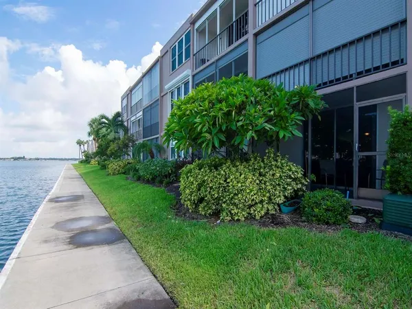 $1,800 | 7540 Bay Island Drive South, Unit 156, South Pasadena, FL 33707