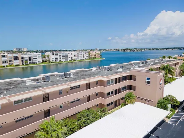 $1,800 | 7540 Bay Island Drive South, Unit 156, South Pasadena, FL 33707