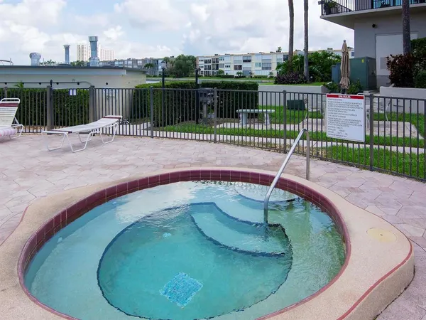 $1,800 | 7540 Bay Island Drive South, Unit 156, South Pasadena, FL 33707