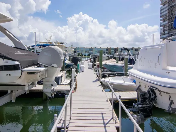 $1,800 | 7540 Bay Island Drive South, Unit 156, South Pasadena, FL 33707