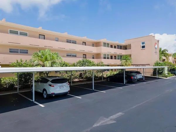 $1,800 | 7540 Bay Island Drive South, Unit 156, South Pasadena, FL 33707