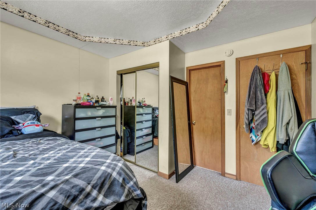 1202 Lawrence Road Northeast Canton, OH 44705 - Photo 5 of 16