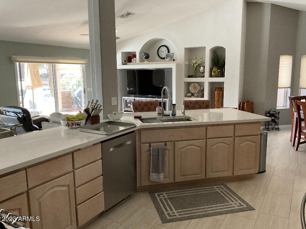 15301 Piccadilly Road Goodyear, AZ 85395 - Photo 5 of 31 04