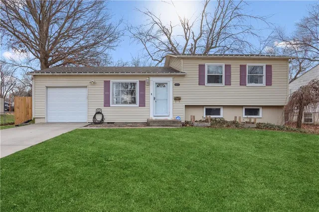 $335,000 | 9231 West 100th Street, Overland Park, KS 66212