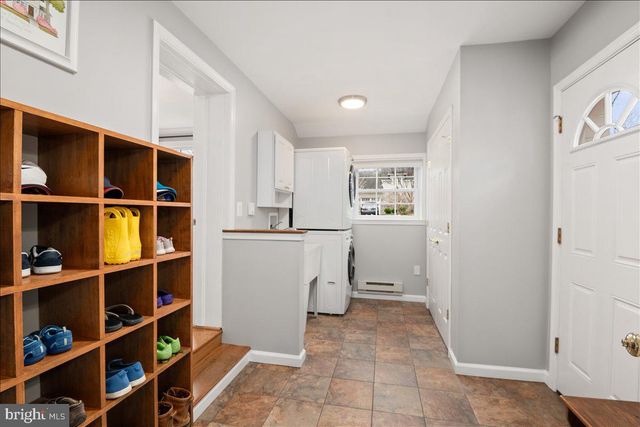 $1,407,002 | 803 Beverley Drive, Alexandria, VA 22302