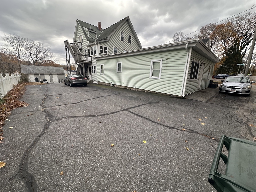 17 Mt Pleasant Street Webster, MA 01570 - Photo 3 of 7