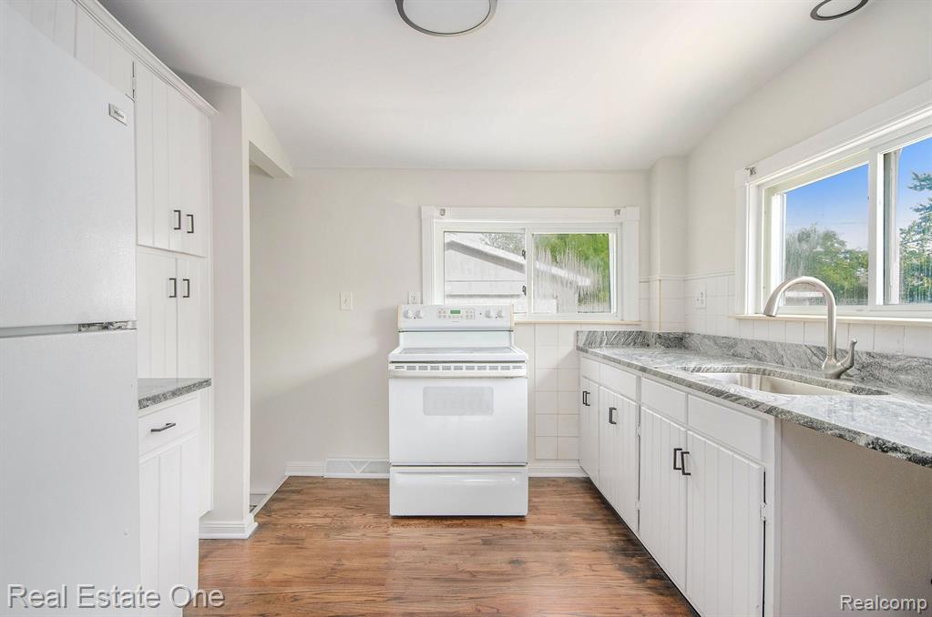 24924 Tuscany Avenue Eastpointe, MI 48021 - Photo 8 of 17
