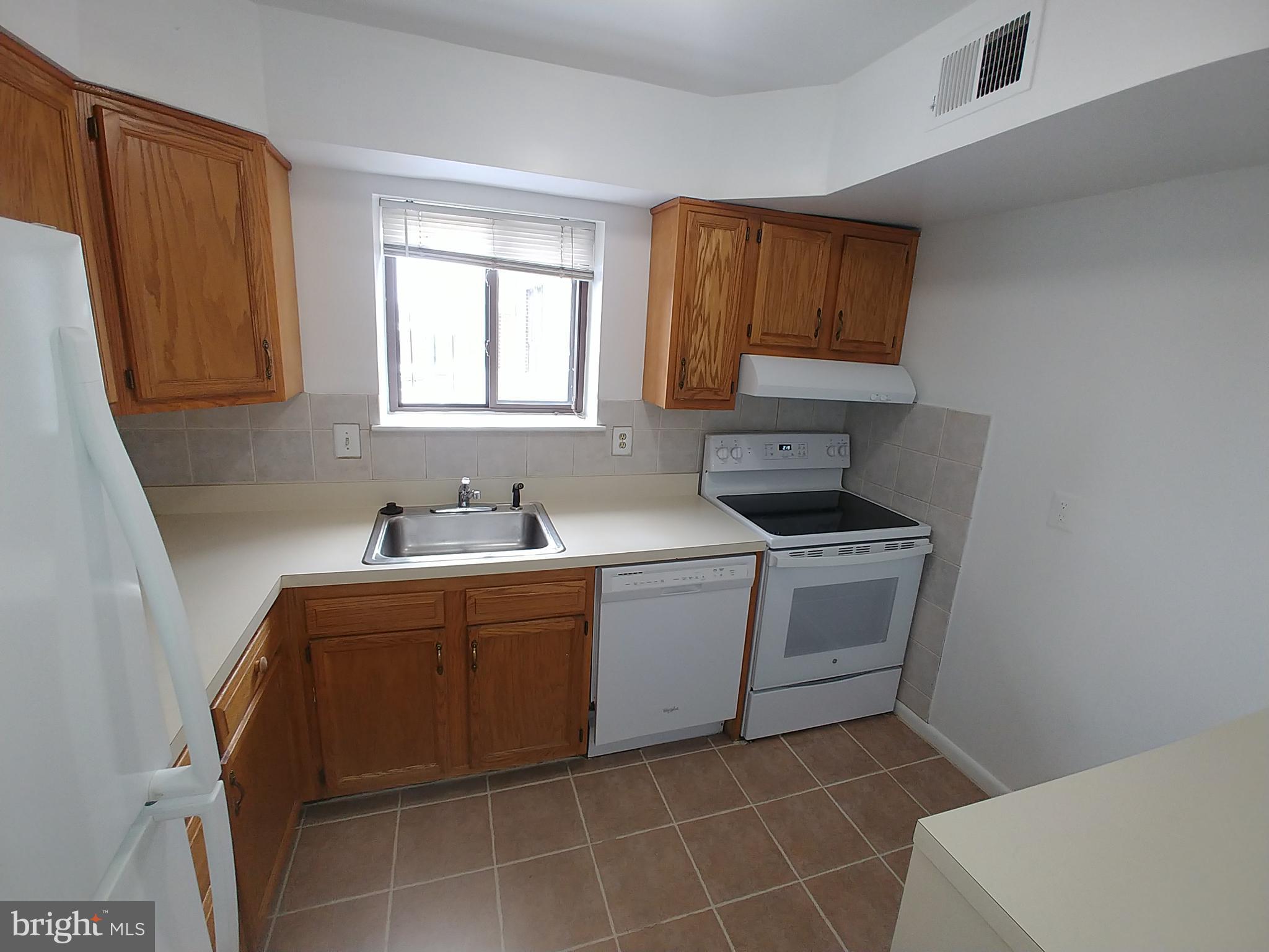 17821 Buehler Road, Unit E Olney, MD 20832 - Photo 6 of 24 Kitchen
