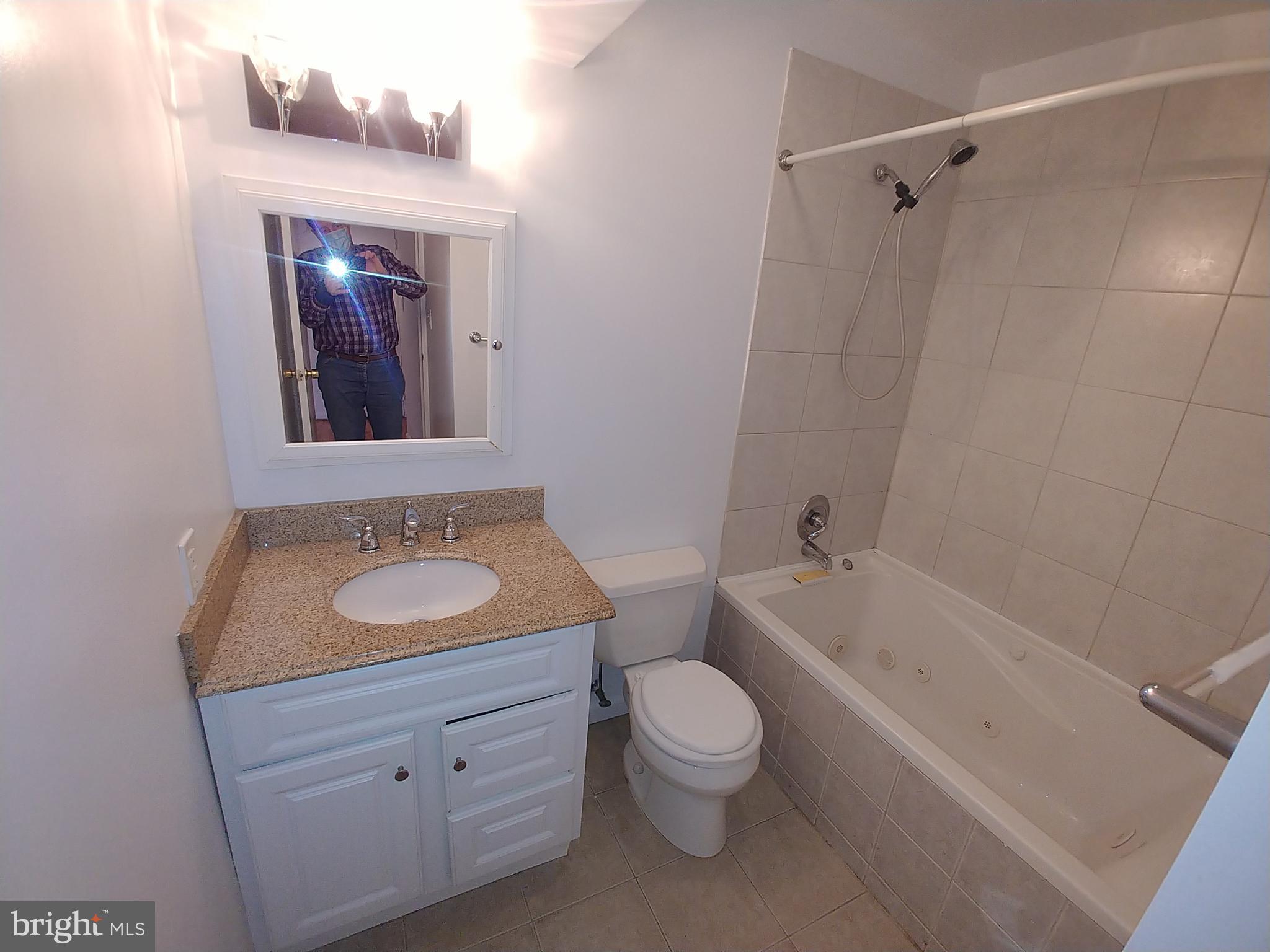 17821 Buehler Road, Unit E Olney, MD 20832 - Photo 7 of 24 Bath with Jetted Tub