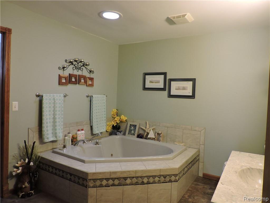 6282 Todd Road Croswell, MI 48422 - Photo 11 of 34 main floor jacuzzi tub.JPG
