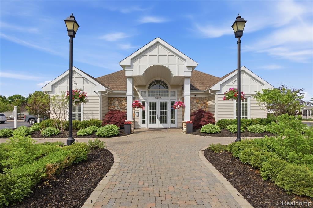 9857 Rembrandt Way Fenton, MI 48430 - Photo 41 of 44