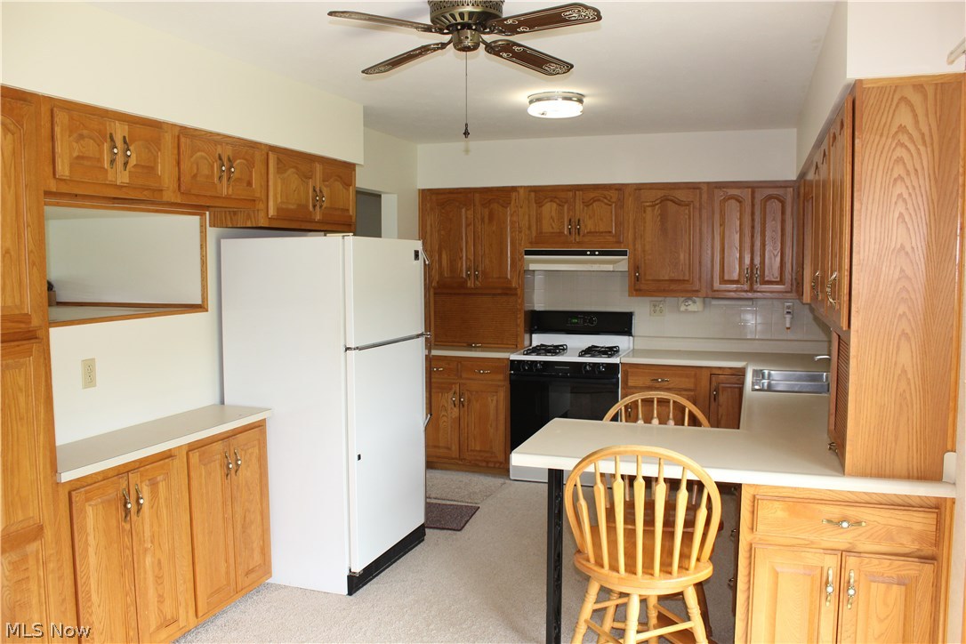 2380 Lee Creek Road Belleville, WV 26133 - Photo 5 of 23 Pretty kitchen with lots of cabinetry