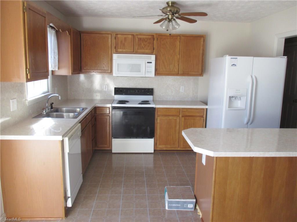 8150 Creedmoor Drive Rural Hall, NC 27045 - Photo 9 of 28 Gallery Image 9