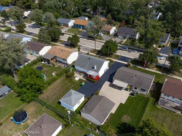 $339,900 | 52 Schoenbeck Road, Wheeling, IL 60090