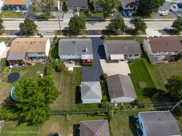 $339,900 | 52 Schoenbeck Road, Wheeling, IL 60090